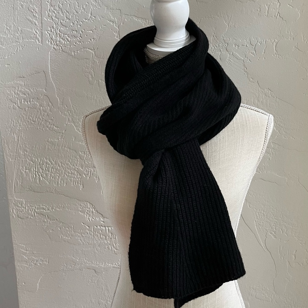 Note di Anita‎ Black Wool/Cashmere Blend Winter Scarf  New With Tag
